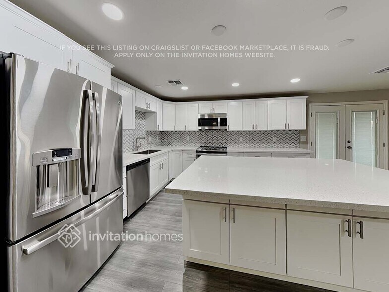 Building Photo - 1705 W Thunderbird Rd