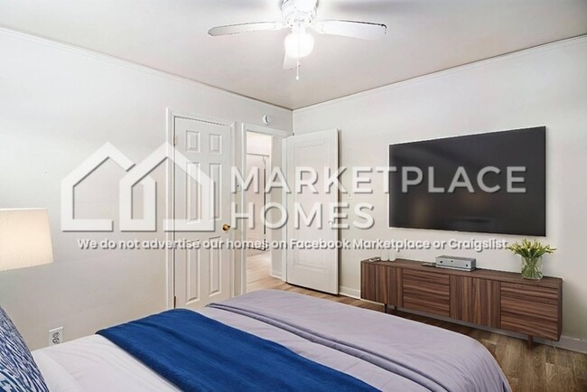 Building Photo - 15073 Strathmoor St