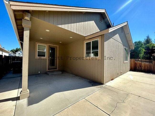 Building Photo - 1040 Aspen Grove Cir