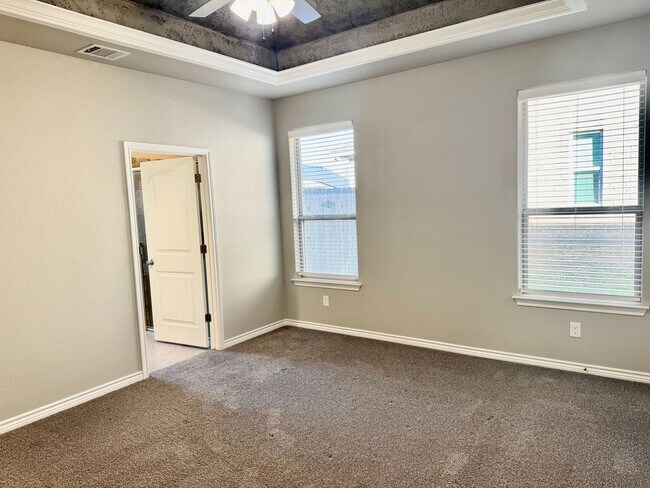 Building Photo - Newer Home in Grand Places