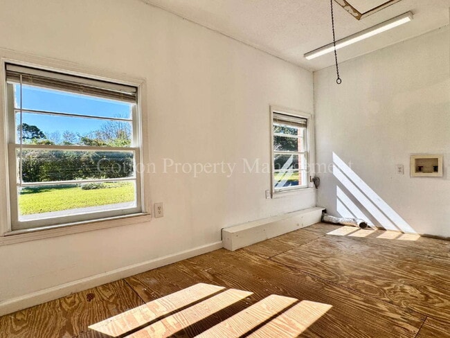 Building Photo - 101 Hyacinth Ave