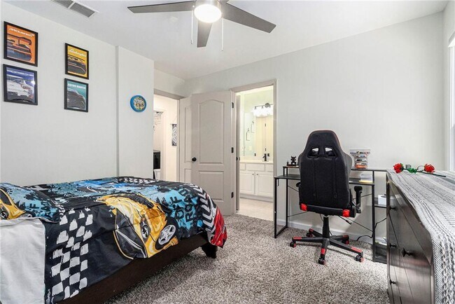 Building Photo - 1611 Hillside Bend Crossing