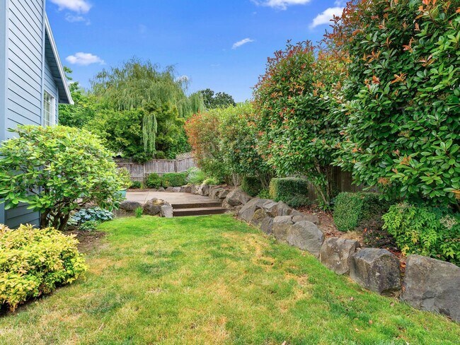 Building Photo - 4+ Bedroom Tigard Home With a Beautiful Vi...