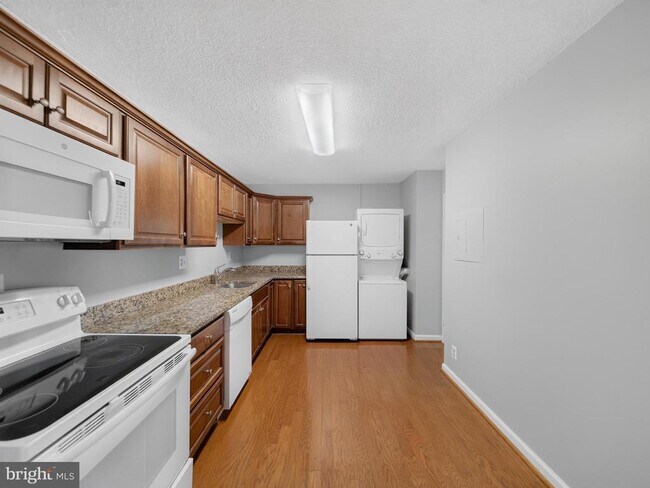Building Photo - 8350 Greensboro Dr