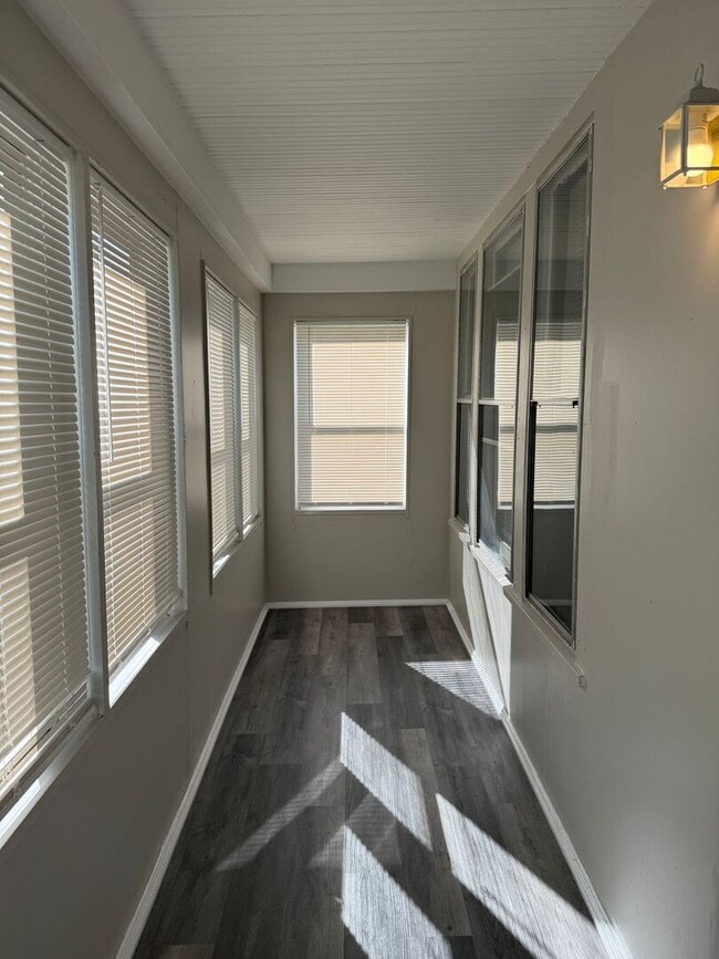 Building Photo - 17842 Park Ave