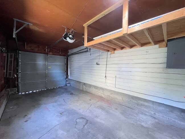 Building Photo - 2 bedroom home with finished basement