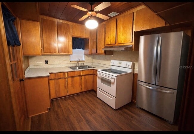 Building Photo - 118 E Pine St