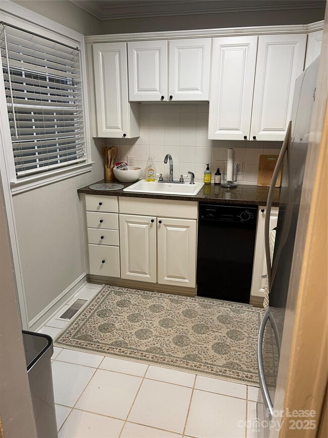 Building Photo - 2911 Westfield Rd