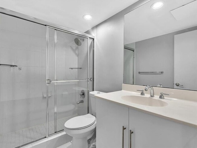 Building Photo - 3001 S Ocean Dr