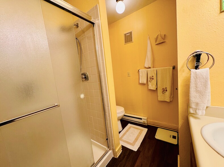 Primary en-suite bathroom - 2280 S Oswego Way