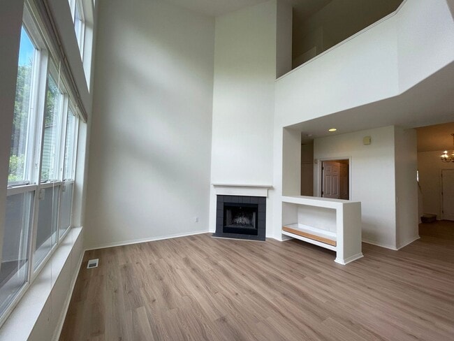 Building Photo - Fantastic Bethany Home with Attached Garag...