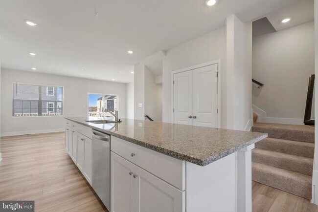 Building Photo - 1830 Parham Wy