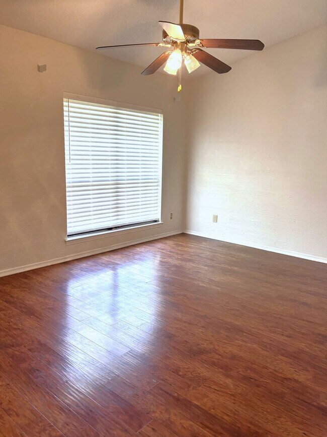 Building Photo - Two bed / Two bath condo off Grelot Road