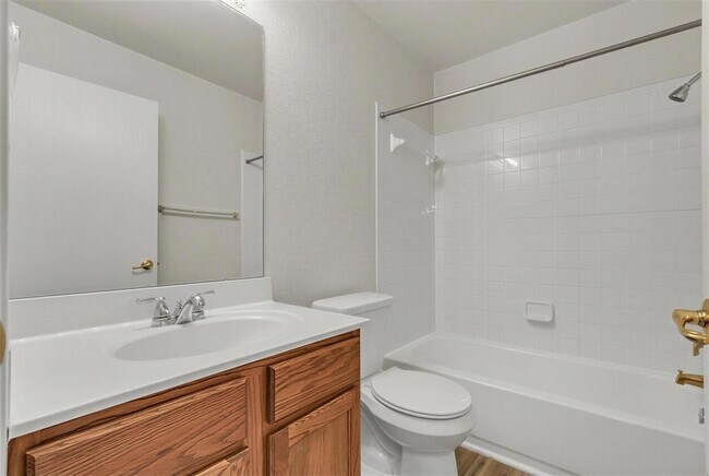 Building Photo - 5605 Bentsen Ln