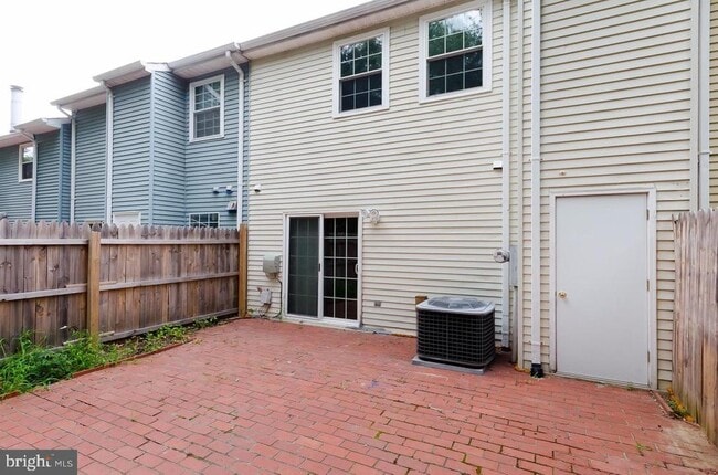 Building Photo - 7607 Lee Landing Dr