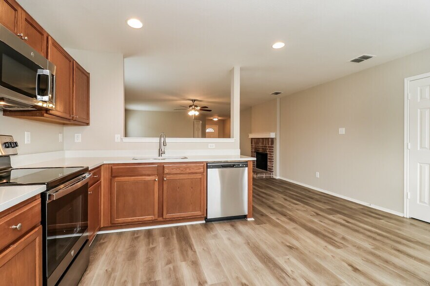 Building Photo - 817 Cathy Dr