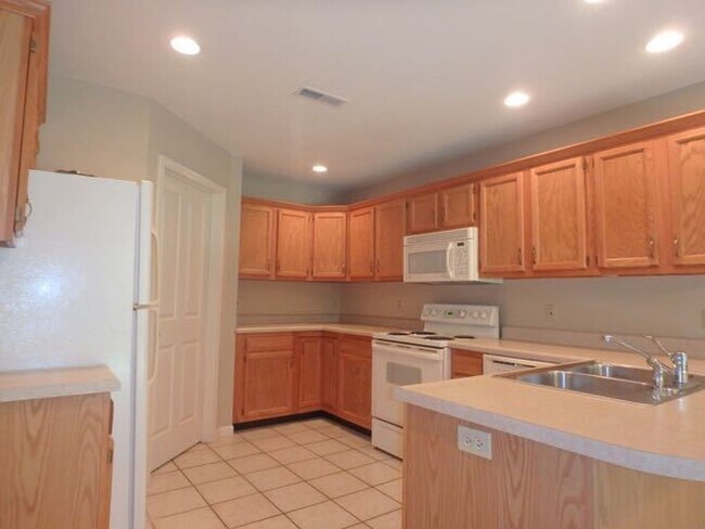 Building Photo - Nice 3 Bed 2 Bath House In Bearfield Meadows!