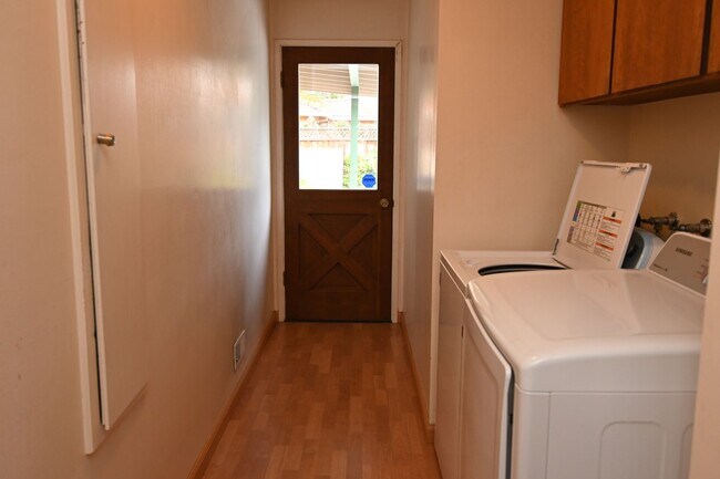 Building Photo - Prime Willow Glen, Just In Time for the Ho...
