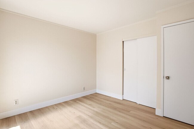 Building Photo - Remodeled 2 Story 3 Bed 1.5 Bath Townhome in Mountain View