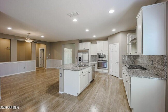 Building Photo - 17576 W Bajada Rd