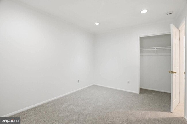 Building Photo - 131 Lee Dr