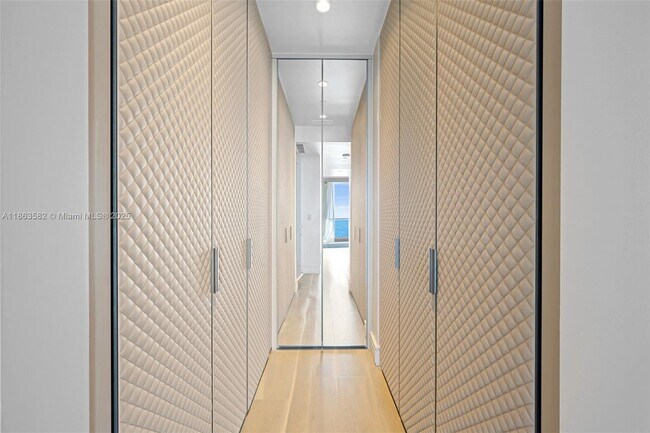 Building Photo - 17901 Collins Ave