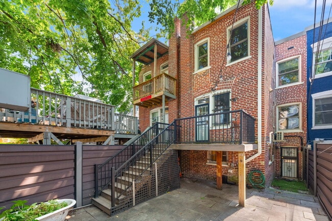 Building Photo - 445 Newton Pl NW