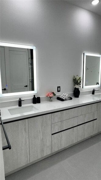 Building Photo - 230 W Pine Valley Ln