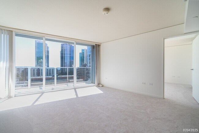 Building Photo - 2 BD/2 BA/2 Parking Condo in the Moana Pacific