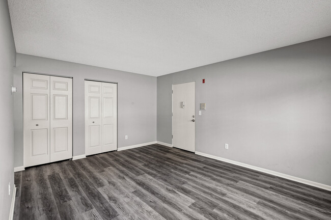Building Photo - Rosco Apts-2720
