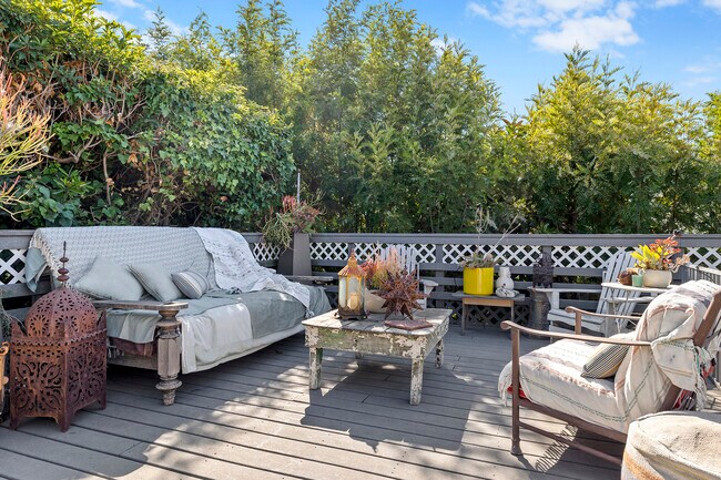 Outside sitting - 4557 Don Milagro Dr