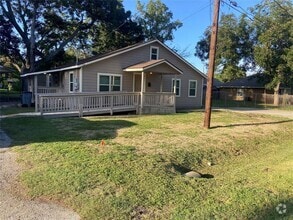 Building Photo - 540 Magnolia St