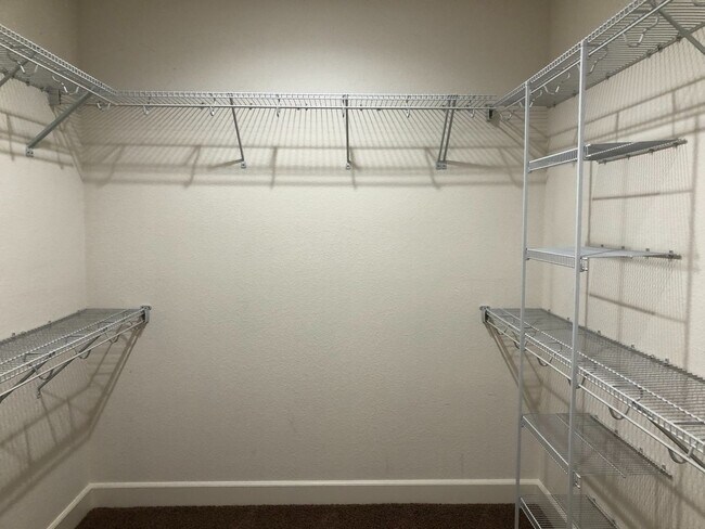 Building Photo - Beautiful 4 Bed 3 Bath Near Iron Point with Solar!