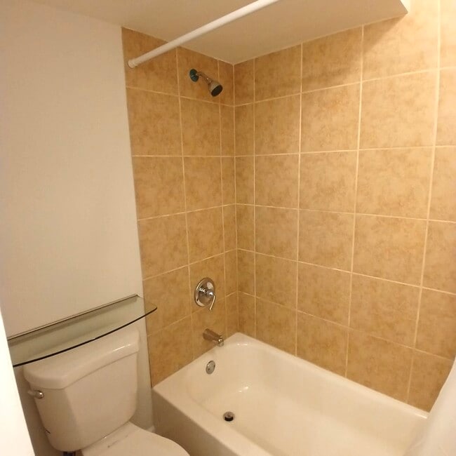 Building Photo - 4642 N Francisco Ave