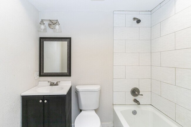 Building Photo - 2024 E 48th Terrace