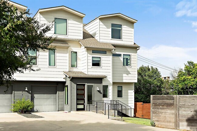 Building Photo - 1104 Marcy St