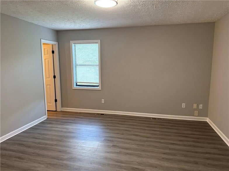 Building Photo - 1020 Dassow Ct