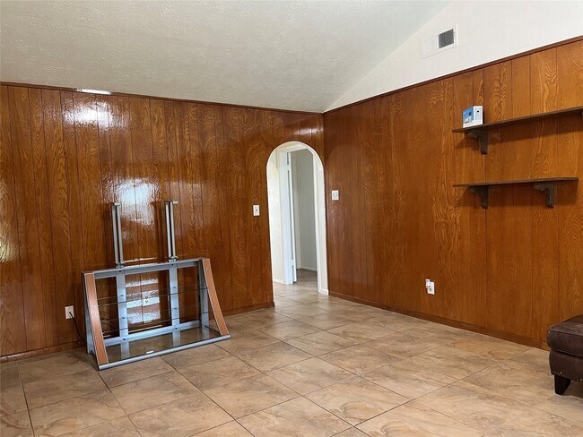 Building Photo - 8831 Hendon Ln