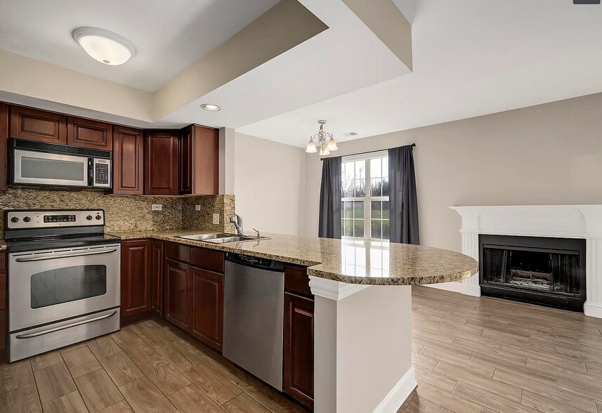 Building Photo - 11 Foxcroft Rd