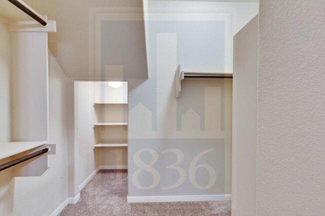 Building Photo - 2880 Donnell Dr