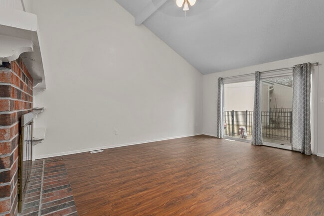Building Photo - 529 NW Valleybrook Rd
