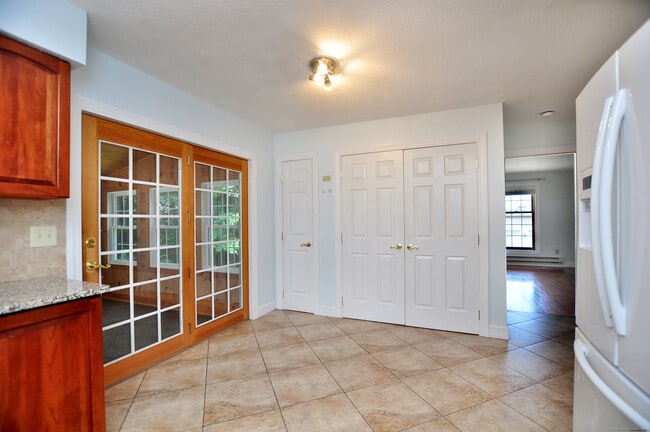 Building Photo - 64 Oak Ridge Dr