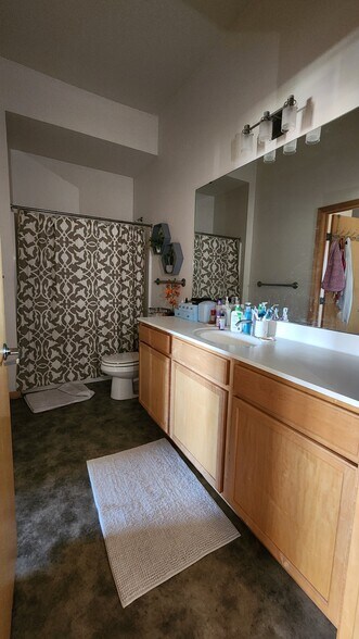 Building Photo - 2650 University Ave W