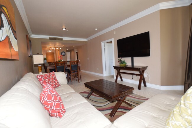 Building Photo - Meridian Luxury 2 Bd | 2 Ba Condo .