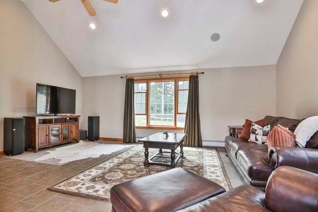 Building Photo - 24 Browns Ln