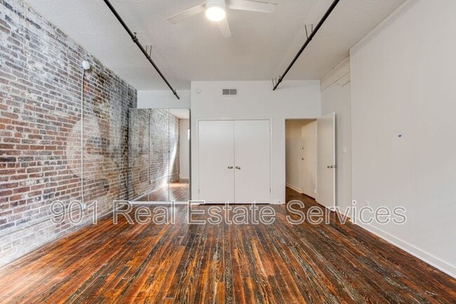 Building Photo - 413 S Main St