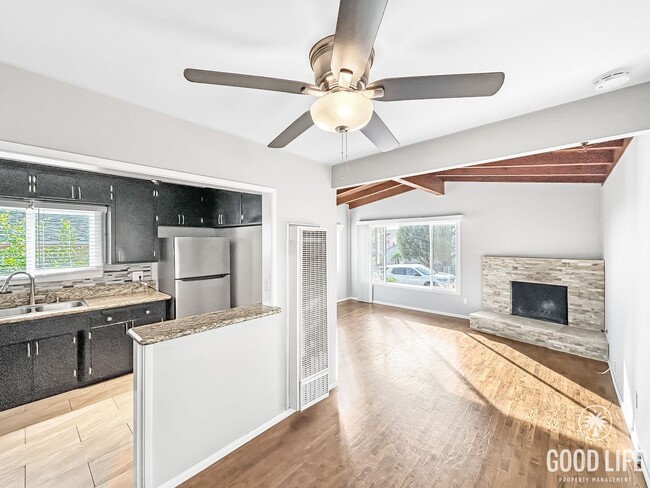 Primary Photo - Beautiful 2BD/1BA W/ Large Backyard and Re...