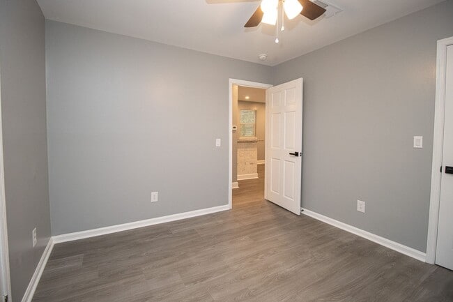 Building Photo - Downtown Columbia Renovated 2BR/1BA | Modern Finishes, Prime Location Near Five Points