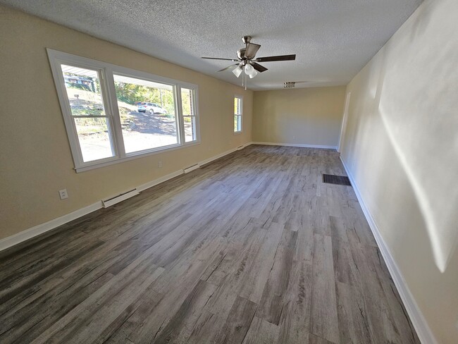 Building Photo - 609 Memorial Dr Ext