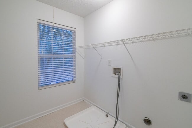 Building Photo - Spacious Home with Oversized Bedrooms & Op...